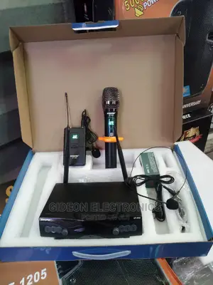 Shure Lapel and Handle Wireless Microphone UT 883.