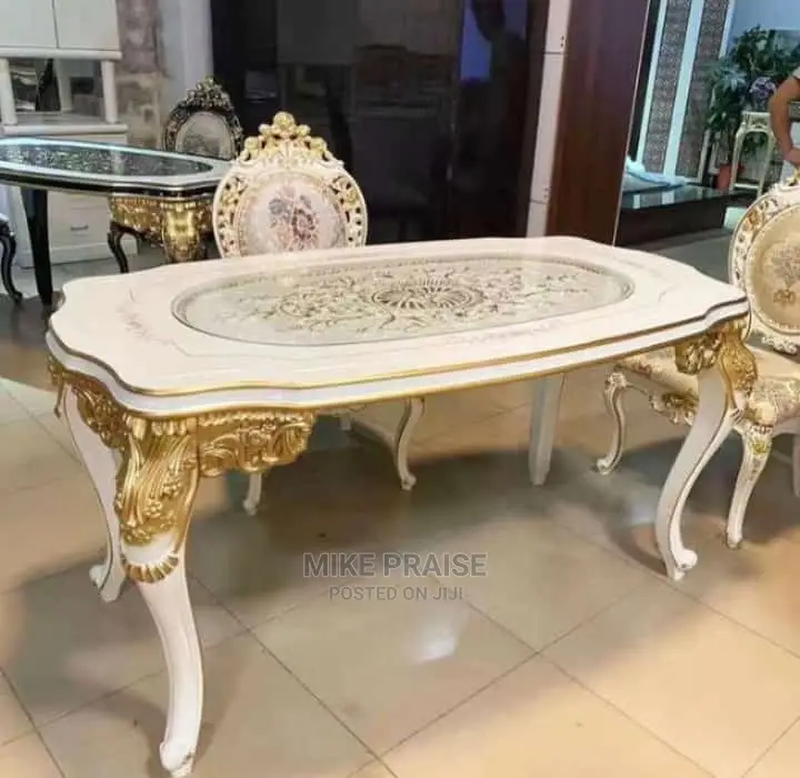 A Luxury 6 Seater Dinning Table