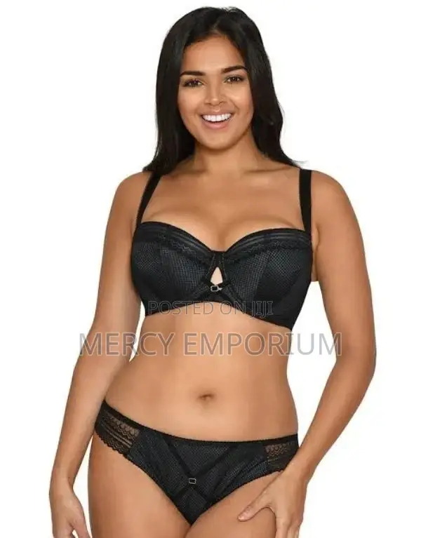 Padded Push Up Black Bra. Size 34D Black Bra.