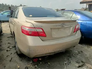 Toyota Camry 2009 Gold