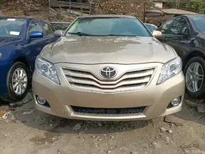 Toyota Camry 2009 Gold