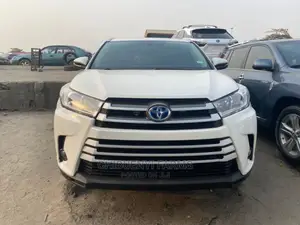 Toyota Highlander XLE V6 4x4 (3.5L 6cyl 6A) 2016 White