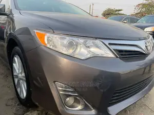 Toyota Camry XLE 4dr Sedan (2.5L 4cyl 6A) 2013 Gray