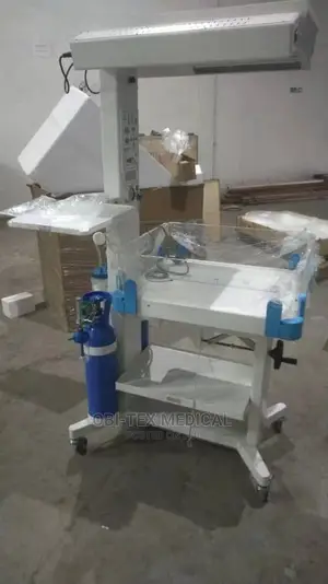 Infant Baby Radiant Warmer With Suction and Cylinder