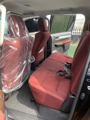 New Toyota Hilux 2022 Black