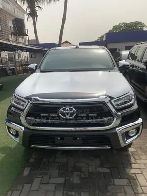 New Toyota Hilux 2022 Black