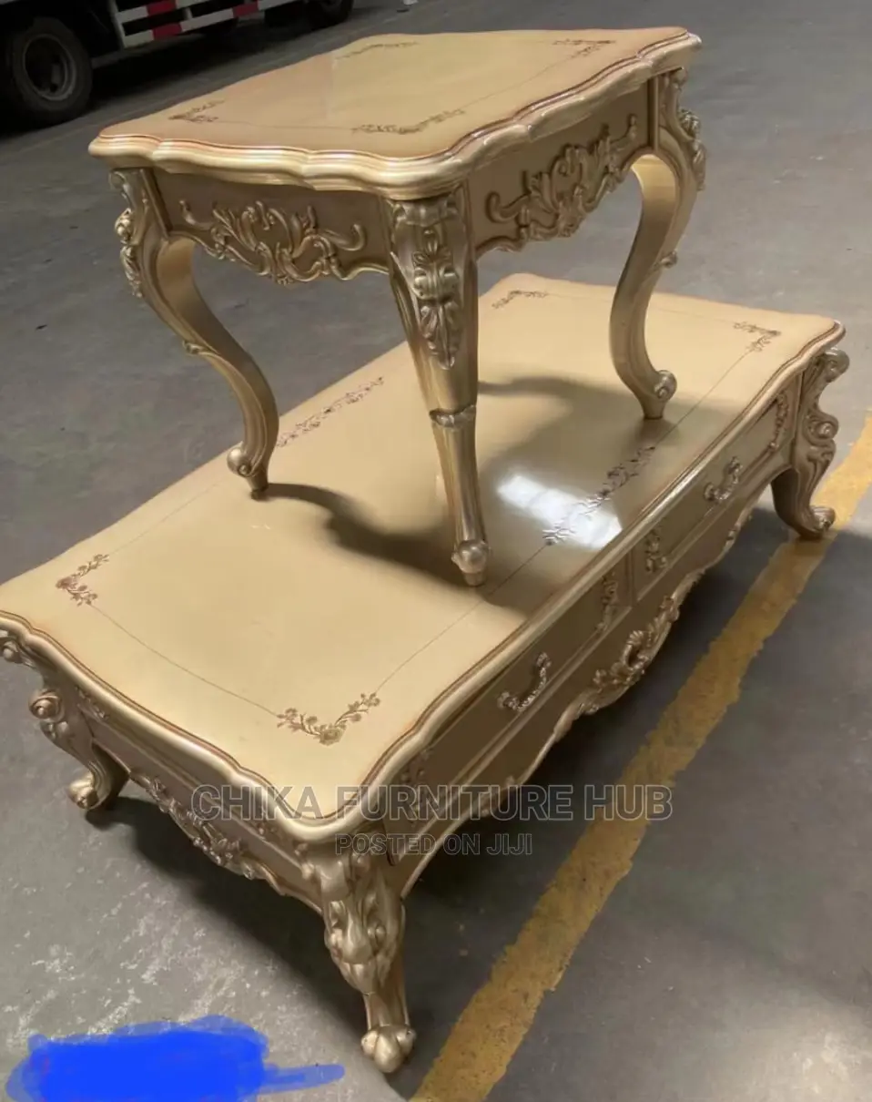Classic Centre Table With Stools