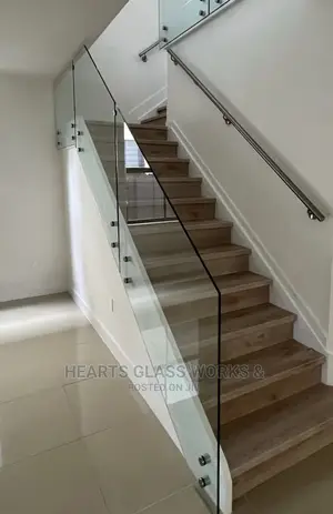 Staircase With 10mm Tempered Glass for Users Safety