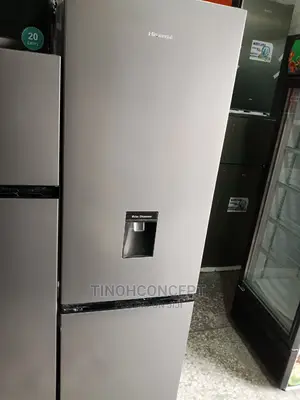 Hisense Refrigerator With Down Freezer and Dispenser