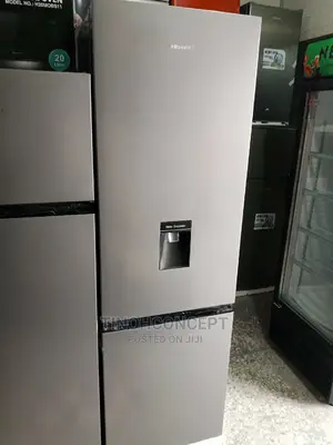 Hisense Refrigerator With Down Freezer and Dispenser