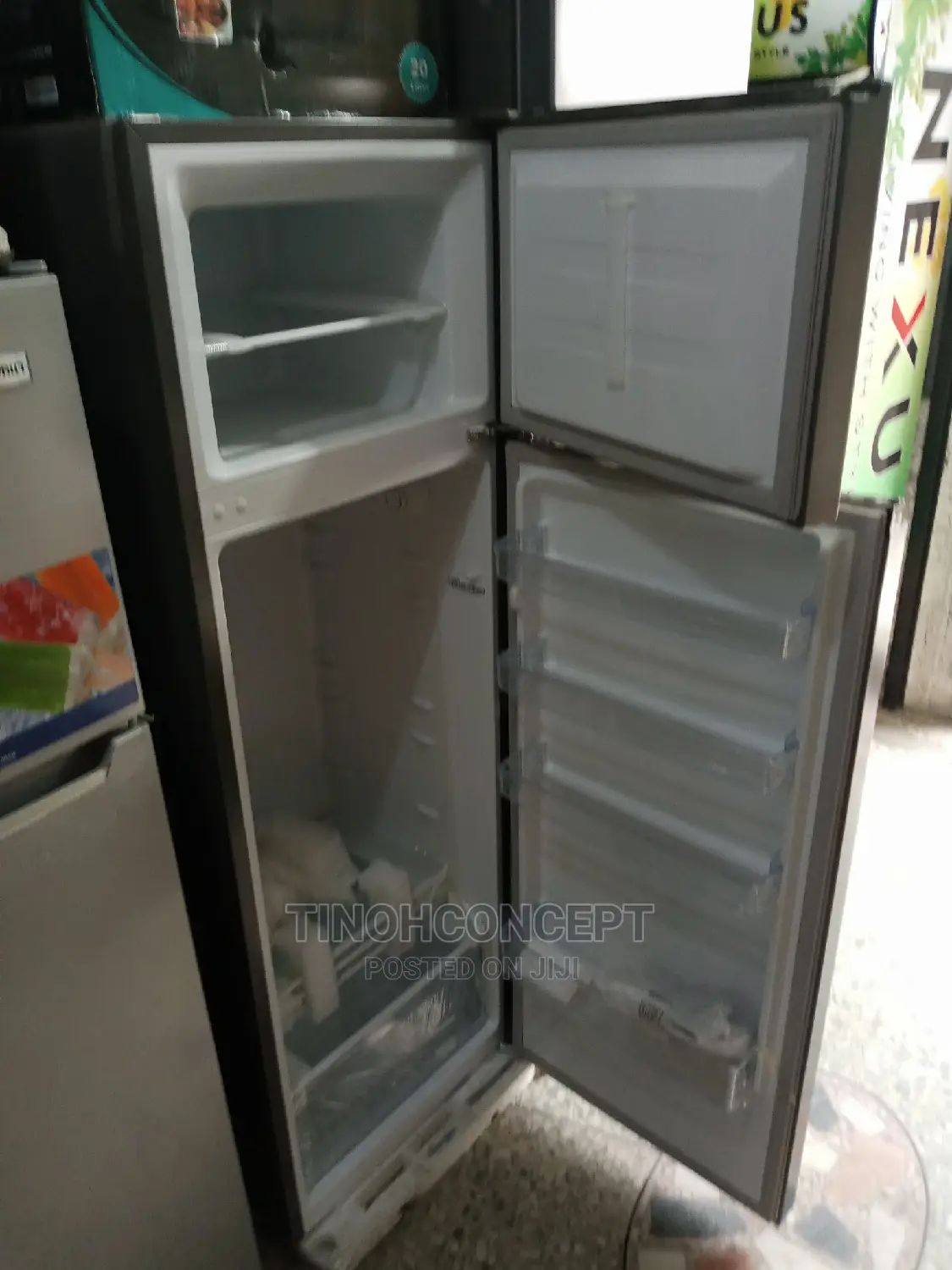Hisense Refrigerator With Down Freezer and Dispenser