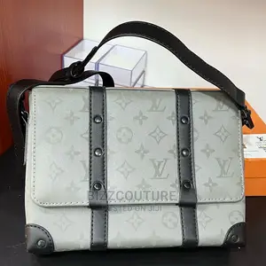 Original LOUIS VUITTON Crossbody Bags Available in Store