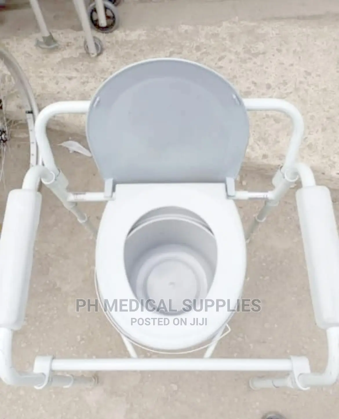 Commode Chair