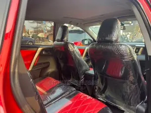 Toyota RAV4 XLE AWD (2.5L 4cyl 6A) 2017 Red