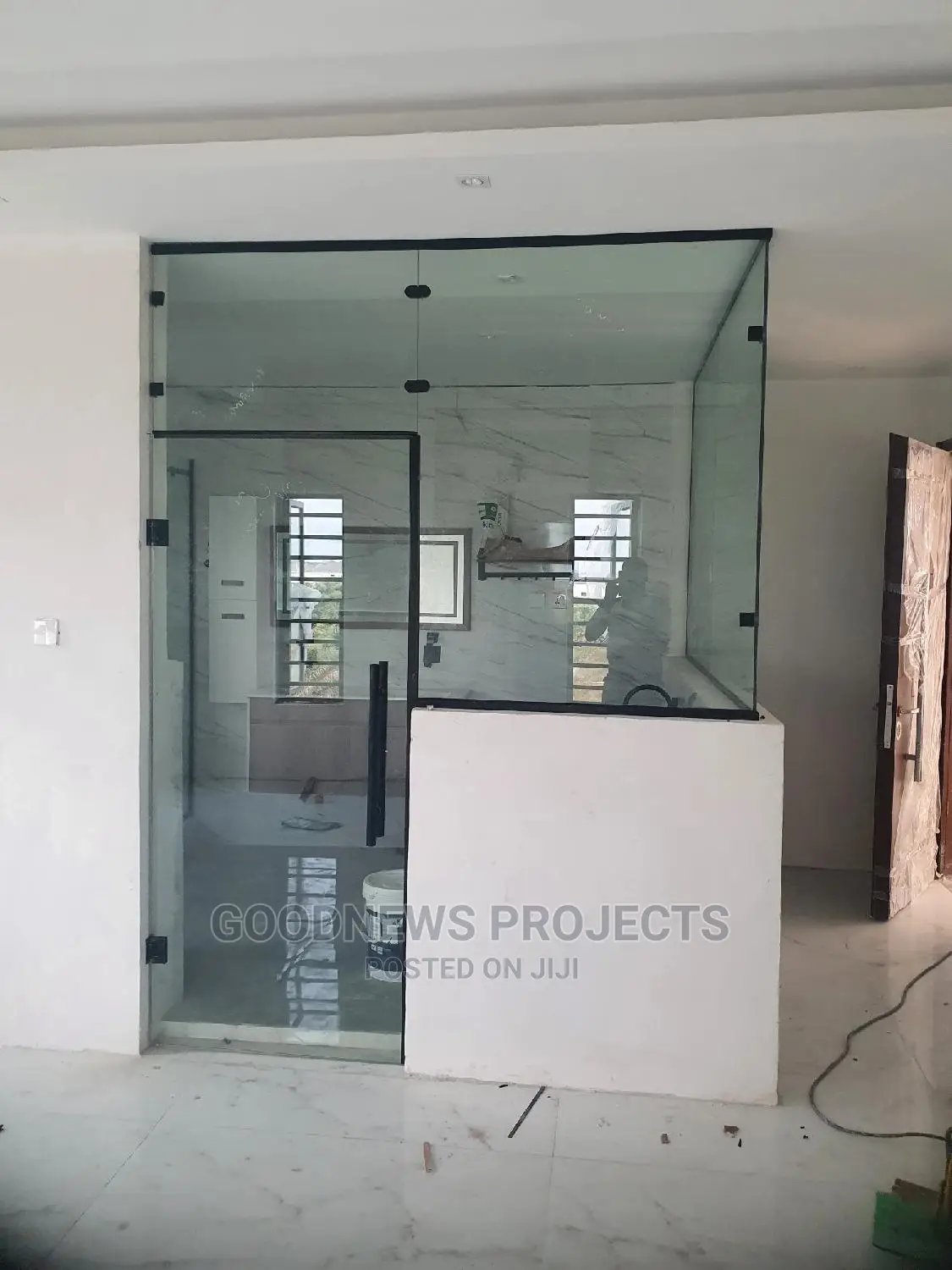 Frameless Glass Bathroom Partition