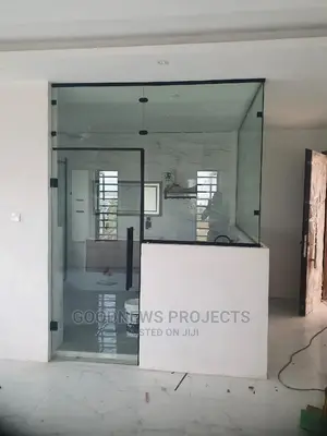 Frameless Glass Bathroom Partition