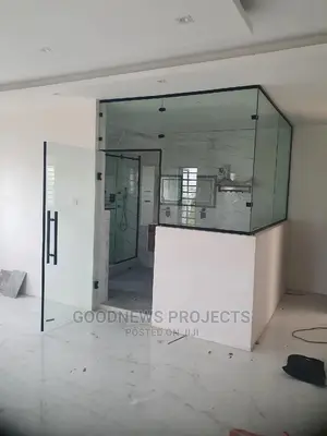 Frameless Glass Bathroom Partition
