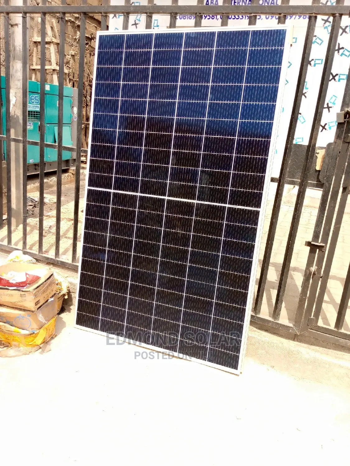 Quality 600W Mono Crystalline Canadian Solar Panel. 