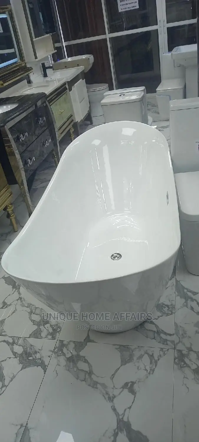 Oval Acrylic Executive Bathhub
