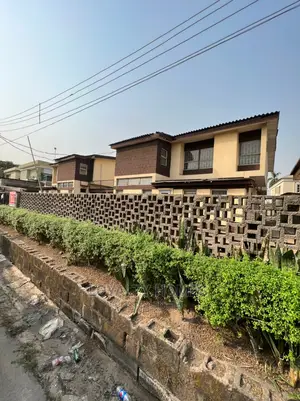 4bdrm Duplex in Off Adeniyi Jones, Ikeja for Sale
