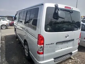Toyota HiAce 2011 Silver