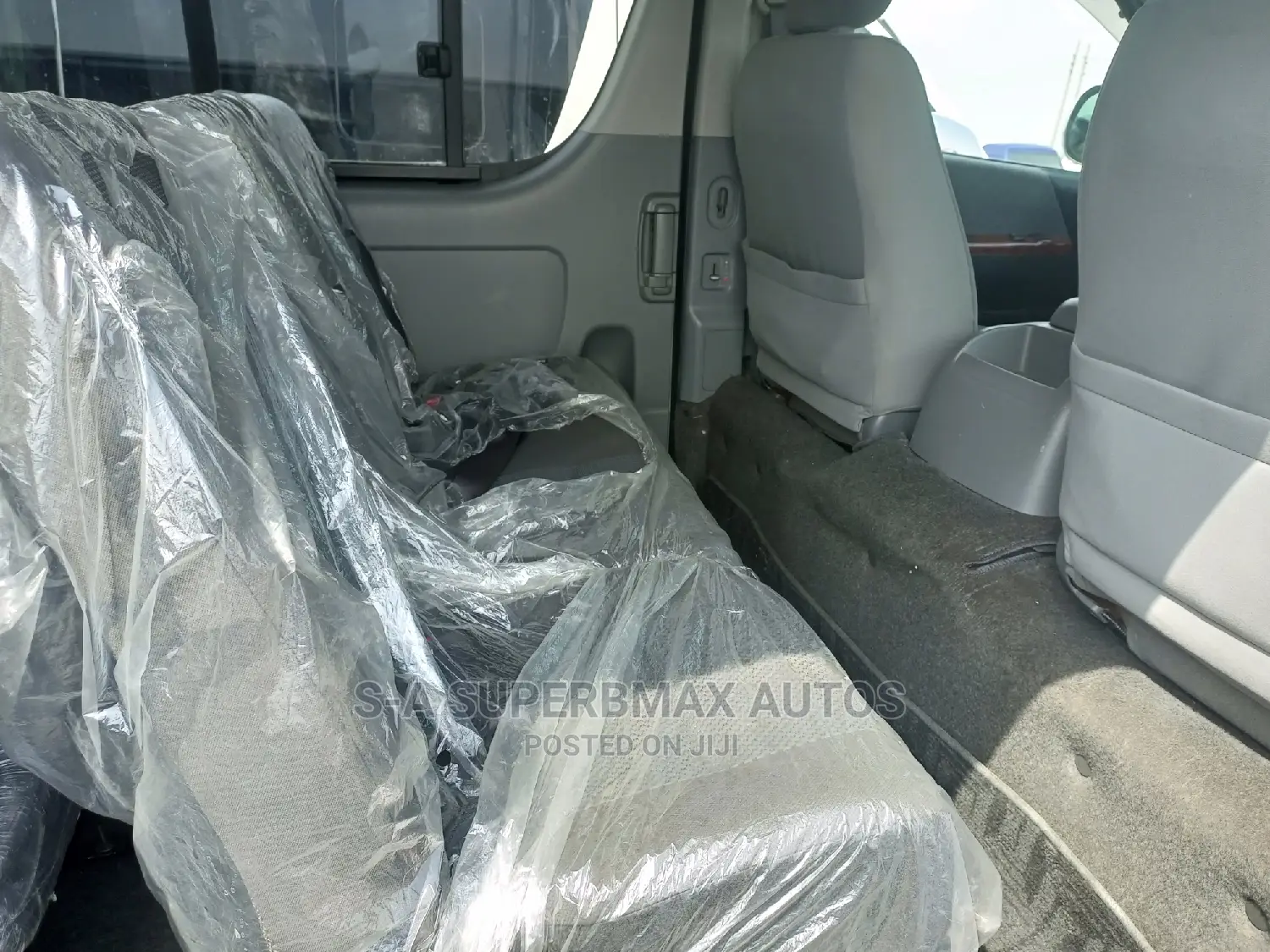 Toyota HiAce 2011 Silver