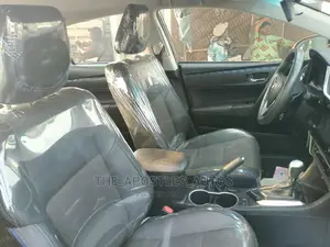 Toyota Corolla SE (1.8L 4cyl 6M) 2018 Gray