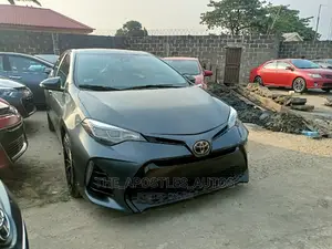 Toyota Corolla LE (1.8L 4cyl 2A) 2018 Gray