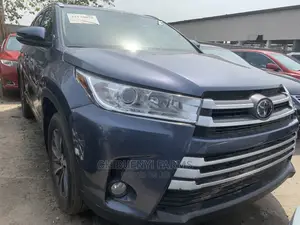 Toyota Highlander XLE 4x4 V6 (3.5L 6cyl 8A) 2018 Blue
