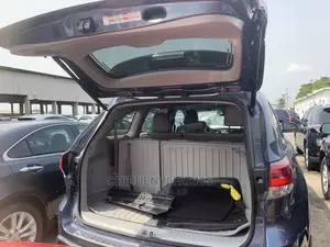 Toyota Highlander XLE 4x4 V6 (3.5L 6cyl 8A) 2018 Blue