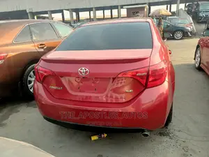 Toyota Corolla SE (1.8L 4cyl 2A) 2018 Red