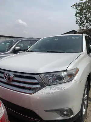Toyota Highlander SE 2011 White