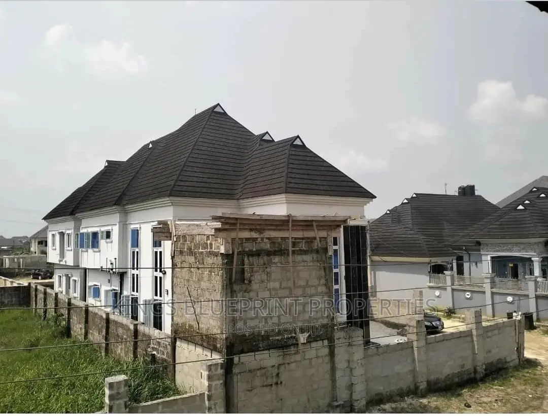 4bdrm Duplex in Off Pti Road Effurun, Warri for sale in Warri Houses