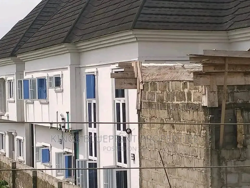 4bdrm Duplex in Off Pti Road Effurun, Warri for sale in Warri Houses