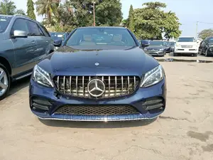 Mercedes-Benz C300 2017 Blue