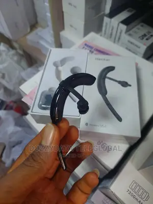 Hacker Bluetooth Over-Ear Headphones