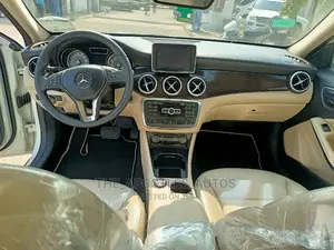 Mercedes-Benz GLA 250 2016 White