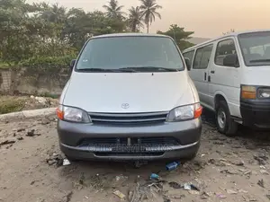 Toyota HiAce 2000 Silver