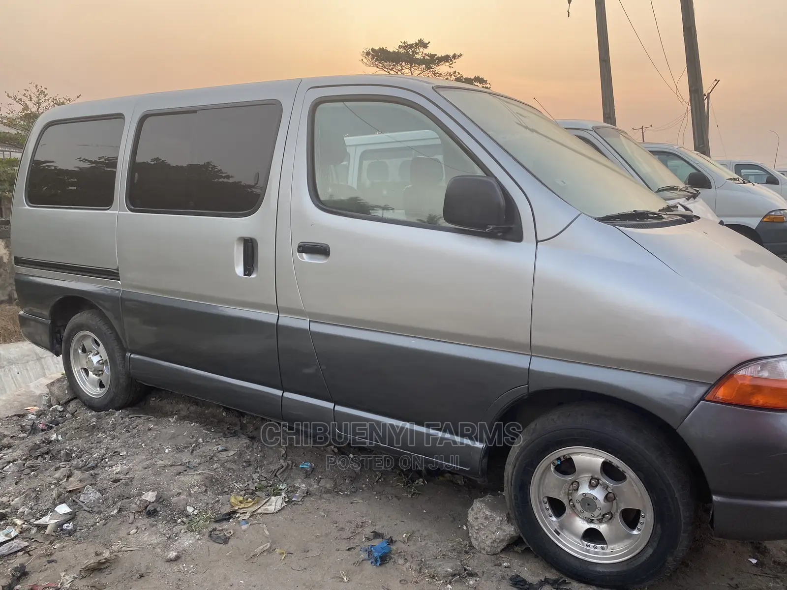 Toyota HiAce 2000 Silver
