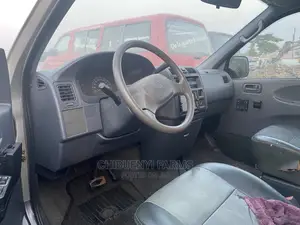 Toyota HiAce 2000 Silver