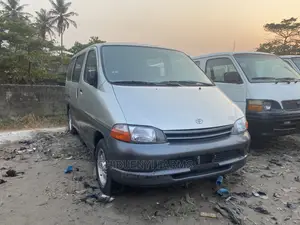 Toyota HiAce 2000 Silver