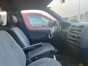 Toyota HiAce 2000 Blue