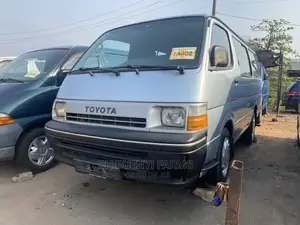 Toyota HiAce 1998 Silver