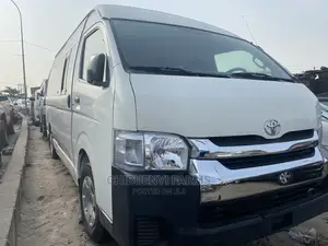 Toyota HiAce 2013 White