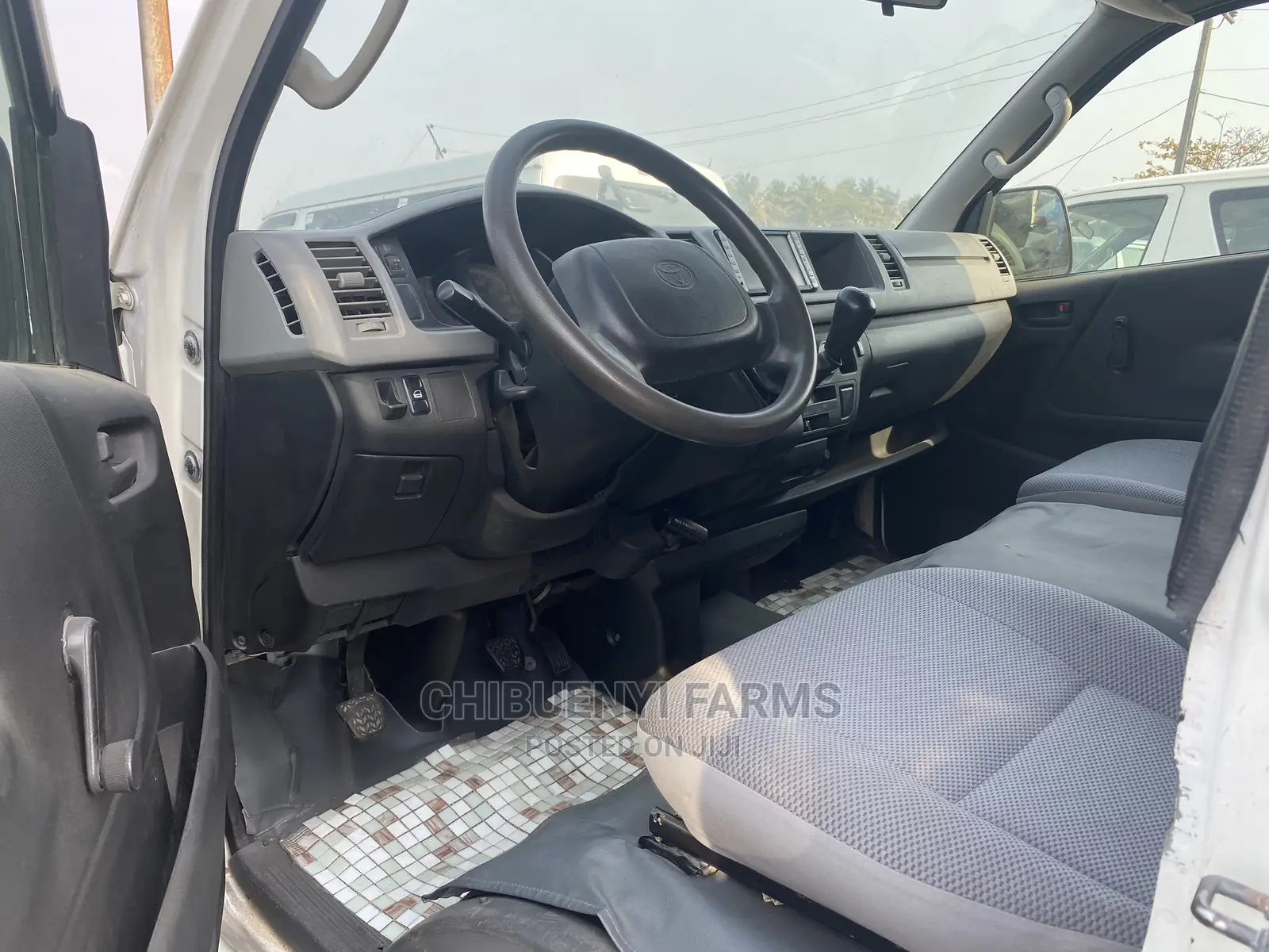 Toyota HiAce 2013 White