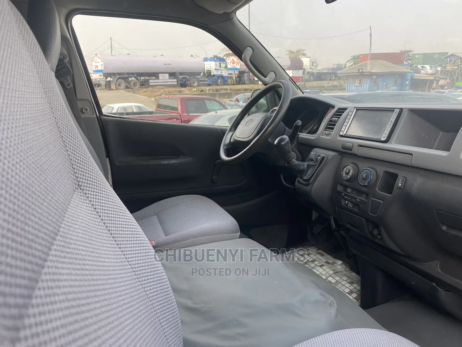 Toyota HiAce 2013 White