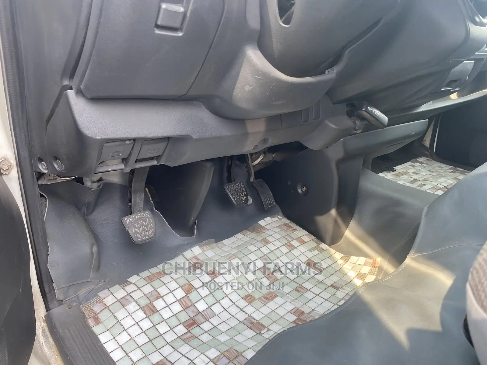 Toyota HiAce 2013 White