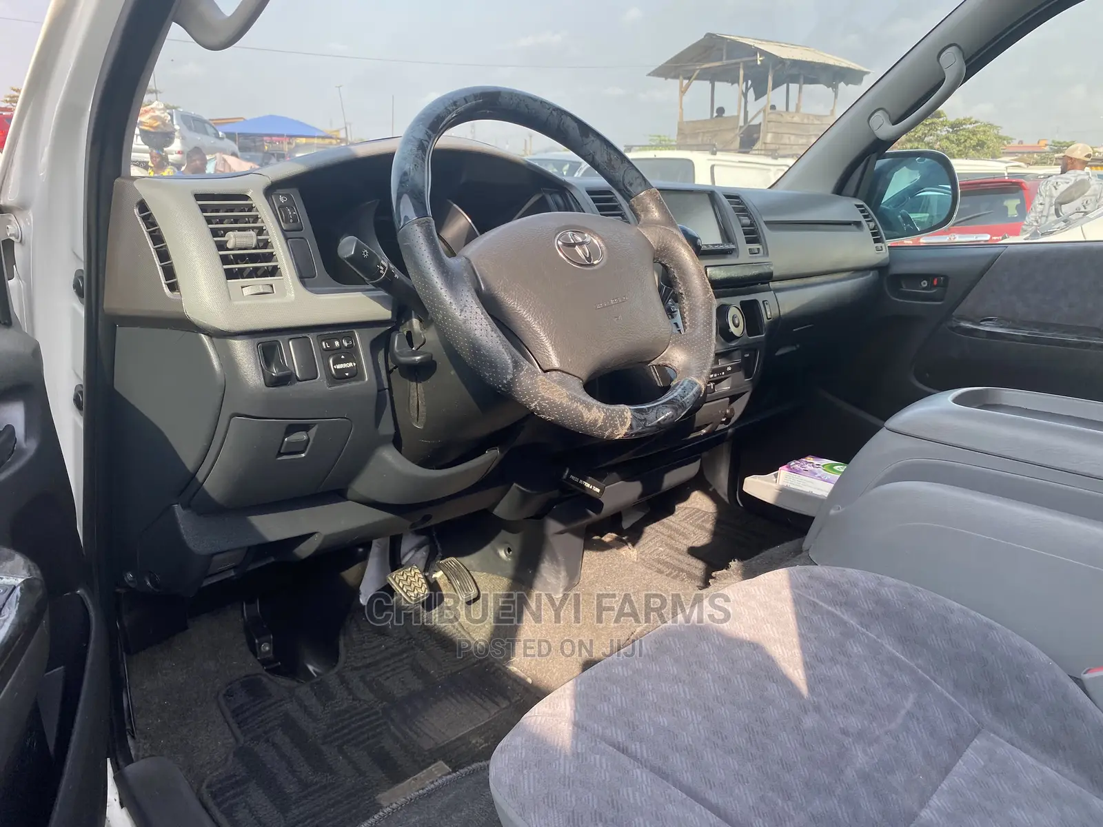 Toyota HiAce 2010 White