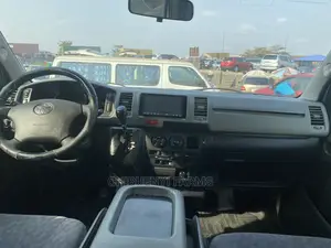 Toyota HiAce 2010 White