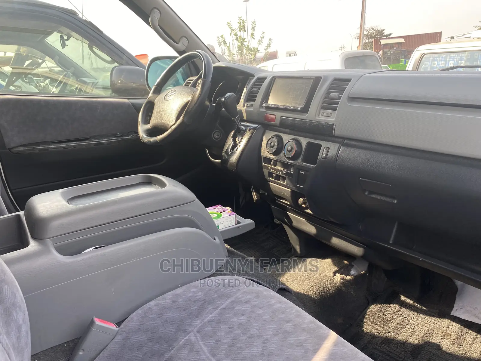 Toyota HiAce 2010 White